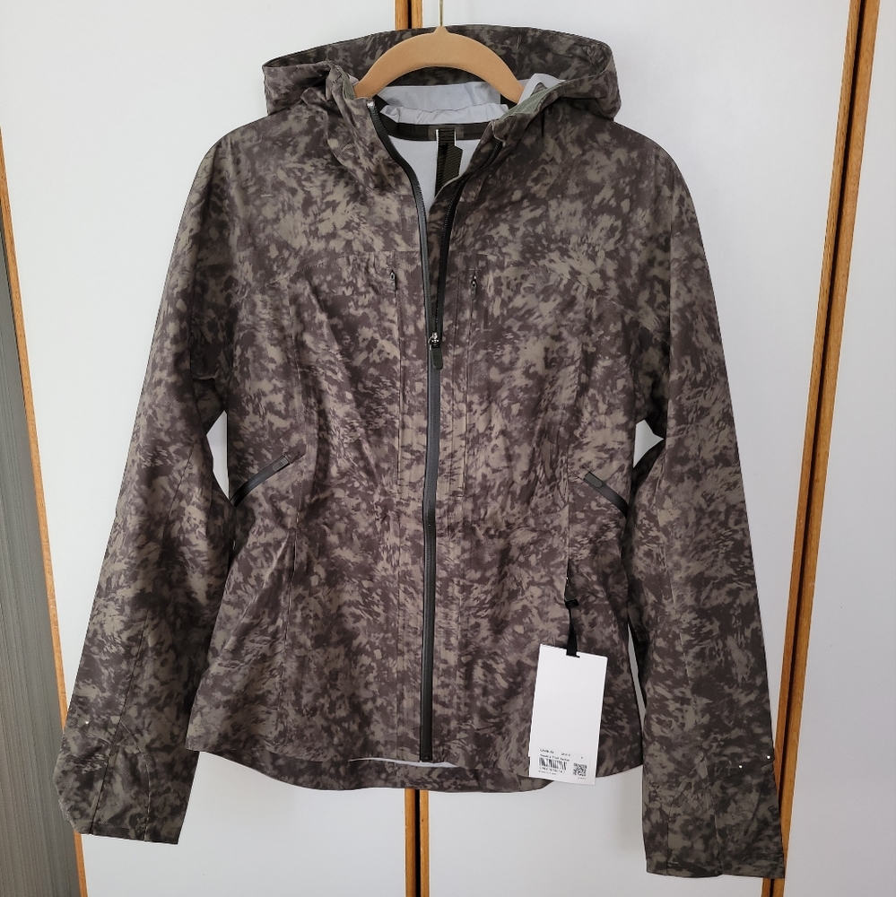 NWT Lululemon Break a Trail Jacket 4 S Summer Shade Olive Camo